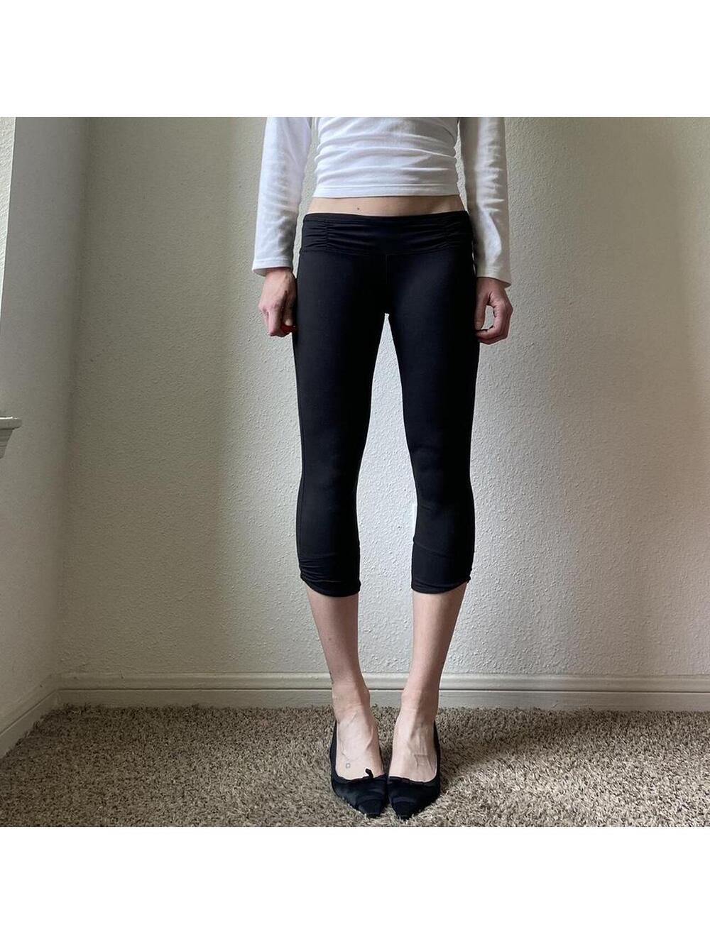 Vintage y2k low rise skinny leg black cropped athletic wear capri leggings